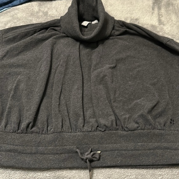 Sweaty Betty Size 8-10 Very soft pullover turtleneck sweatshirt - Picture 3 of 3